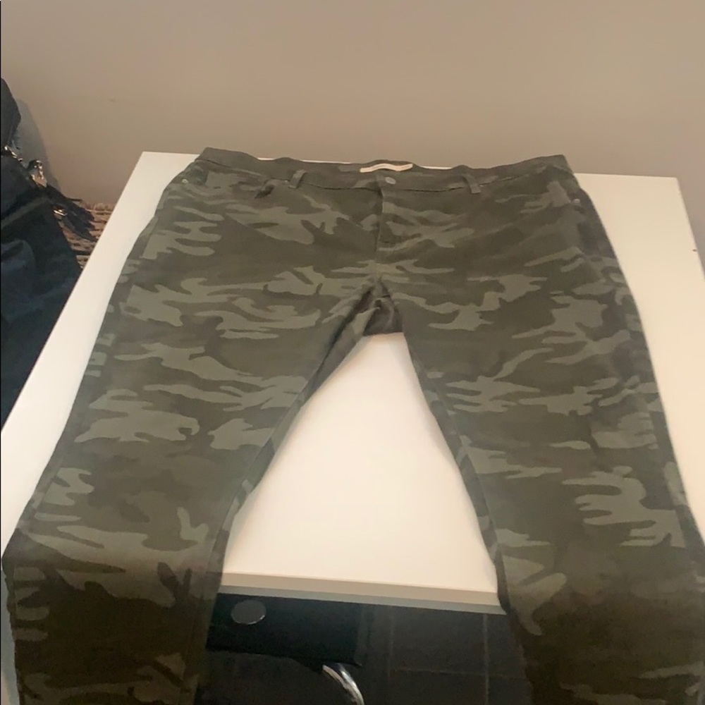 Levi’s size 20 camps